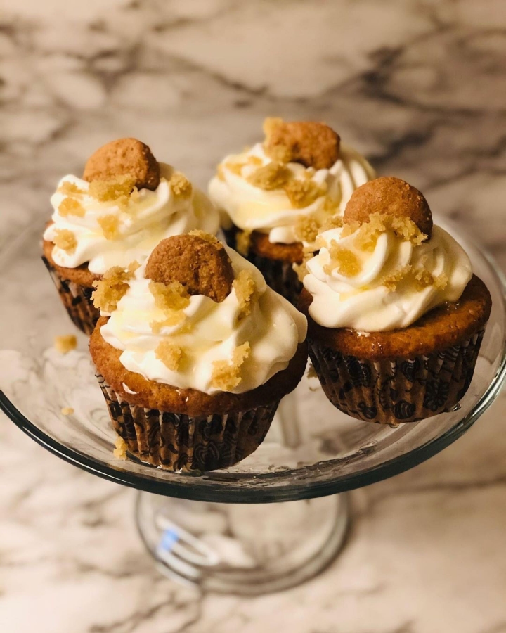 Pumpkin Cheesecake Cream Cupcakes with simply delish