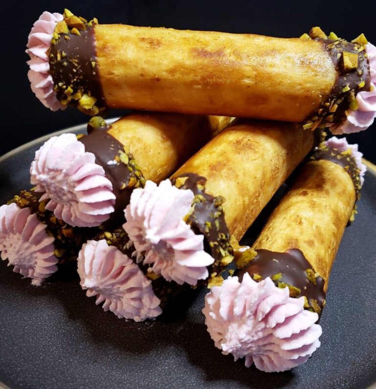 KETO STRAWBERRIES N' CREAM PISTACHIO CANNOLI