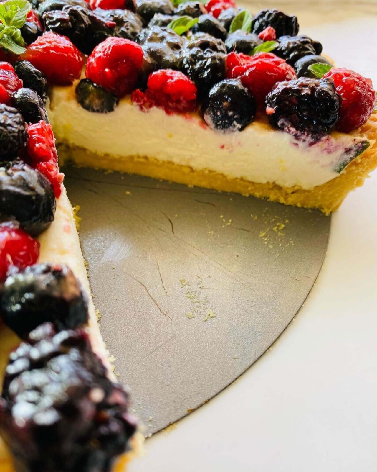 keto berry tart