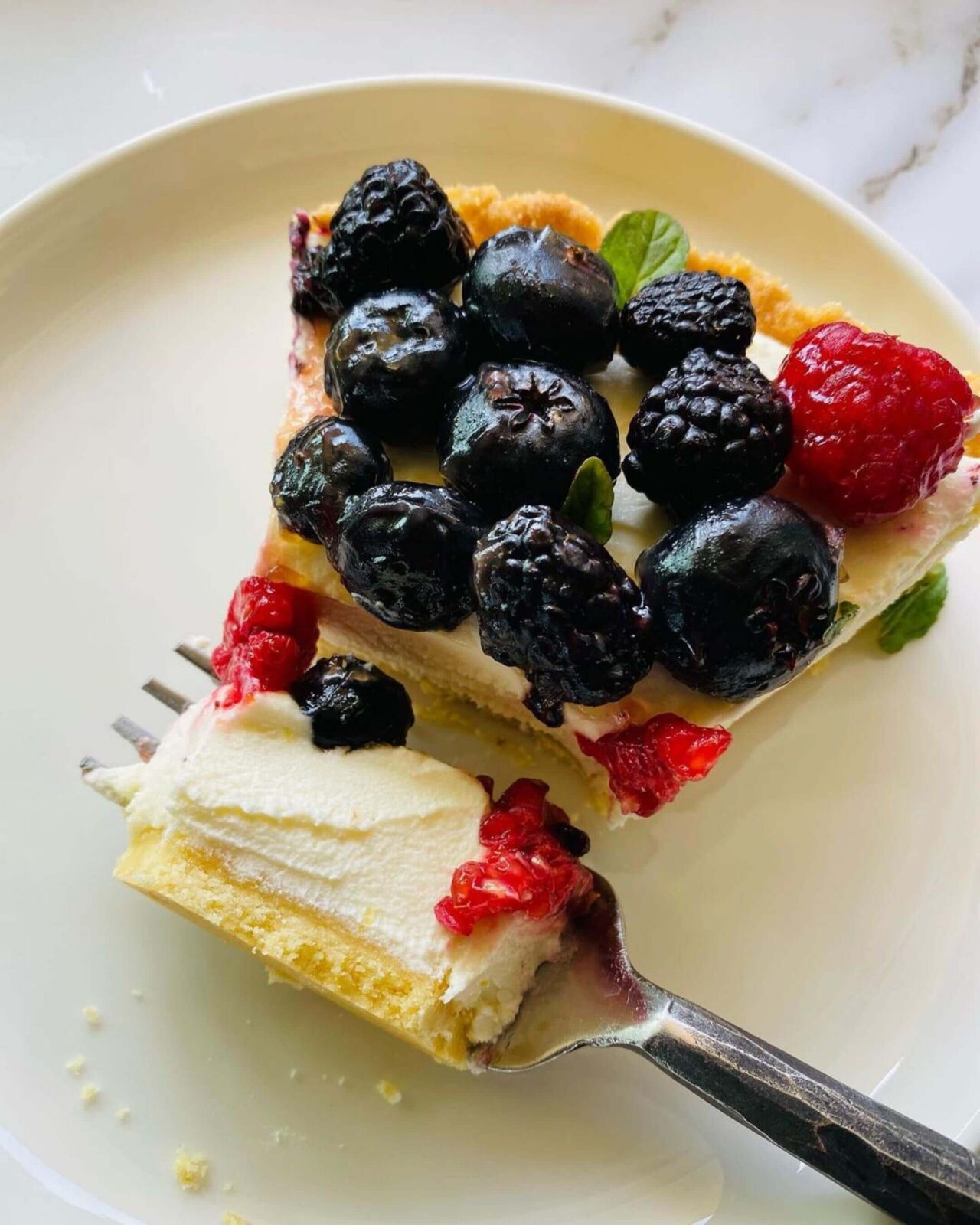 keto berry tart