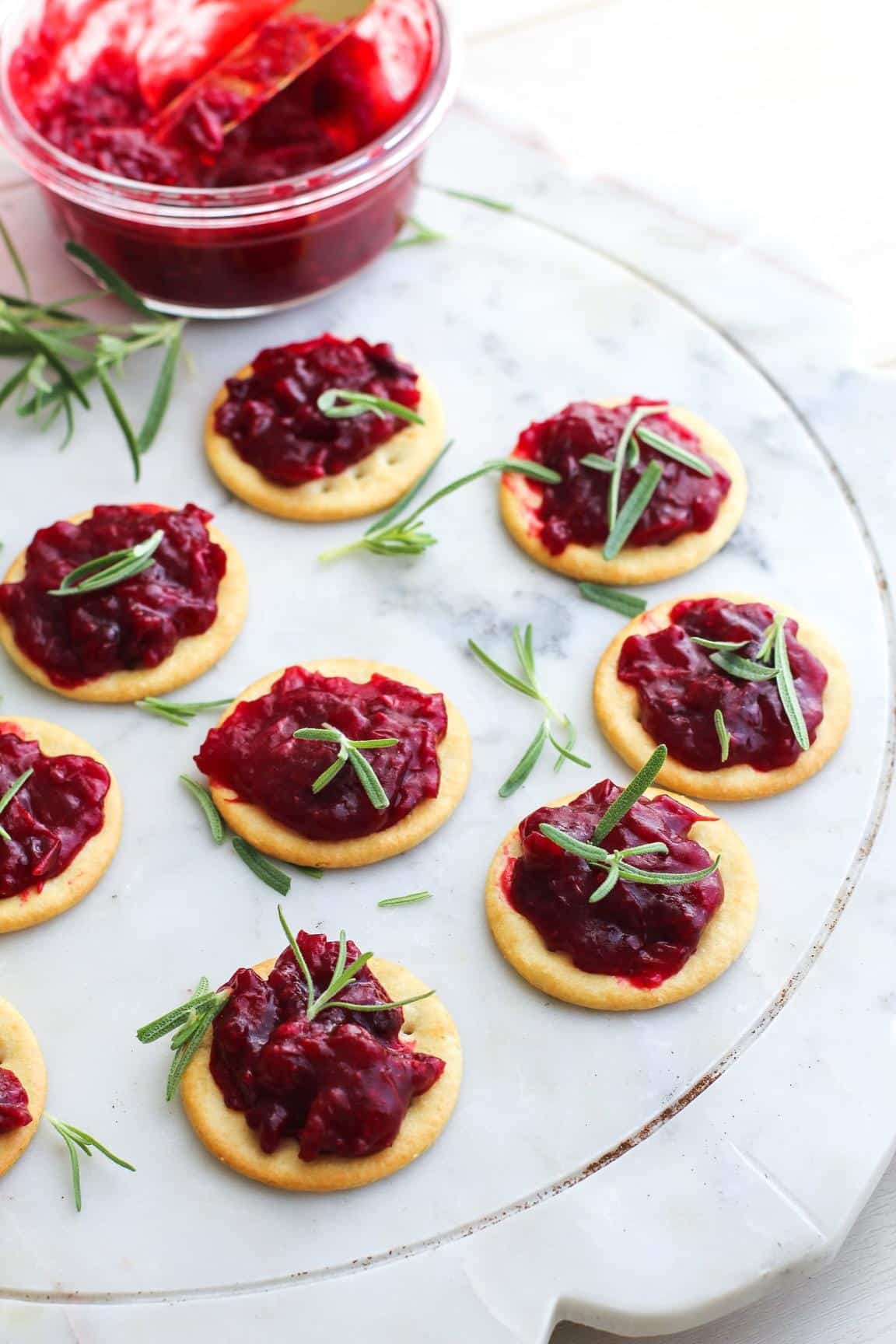 Cranberry Sauce Crackers by @klean.kate(2)