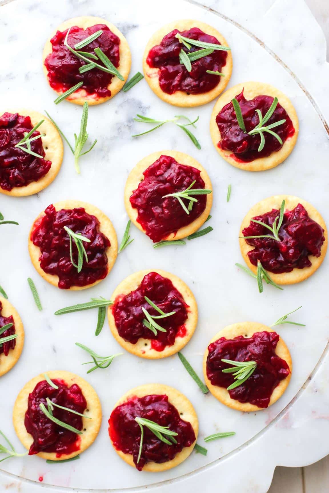 Cranberry Sauce Crackers by @klean.kate