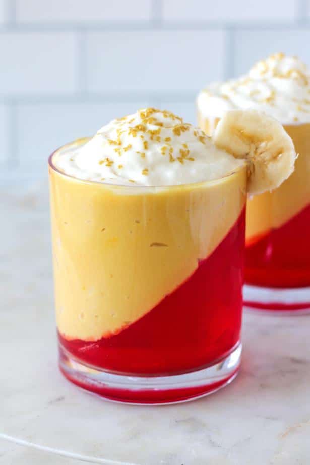 Strawberry Banana Parfaits by @klean.kate Close Up