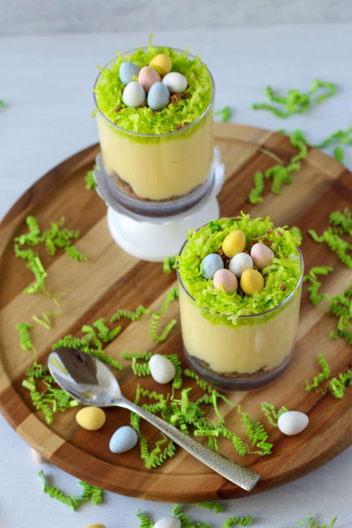 Easter Egg Pudding Cups by @klean.kate showing both puddings top view