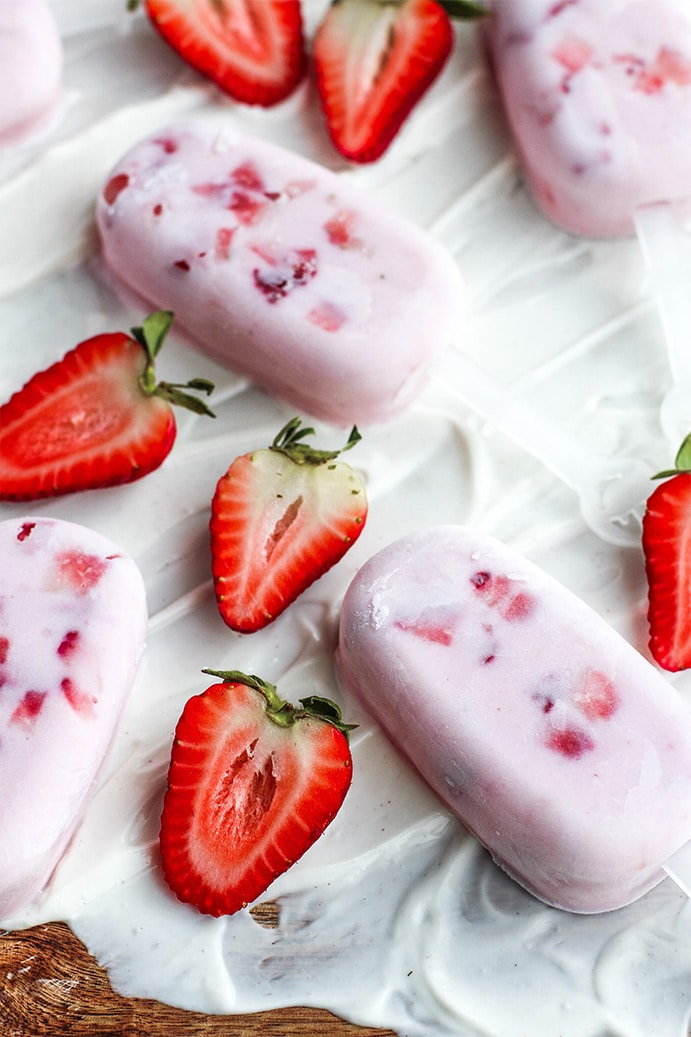 Simply Delish Strawberry Frozen Yogurt Pops by @klean.kate close up 2