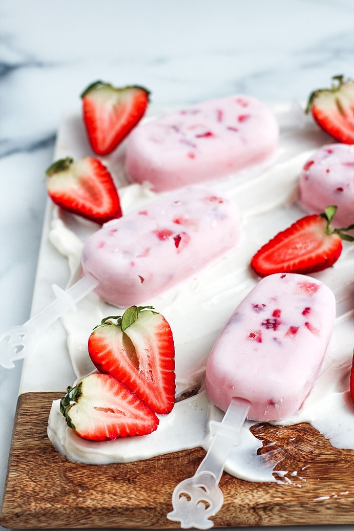 Simply Delish Strawberry Frozen Yogurt Pops by @klean.kate close up