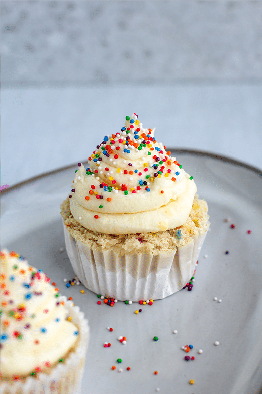 Microwave Confetti Cupcakes by @klean.kate close up