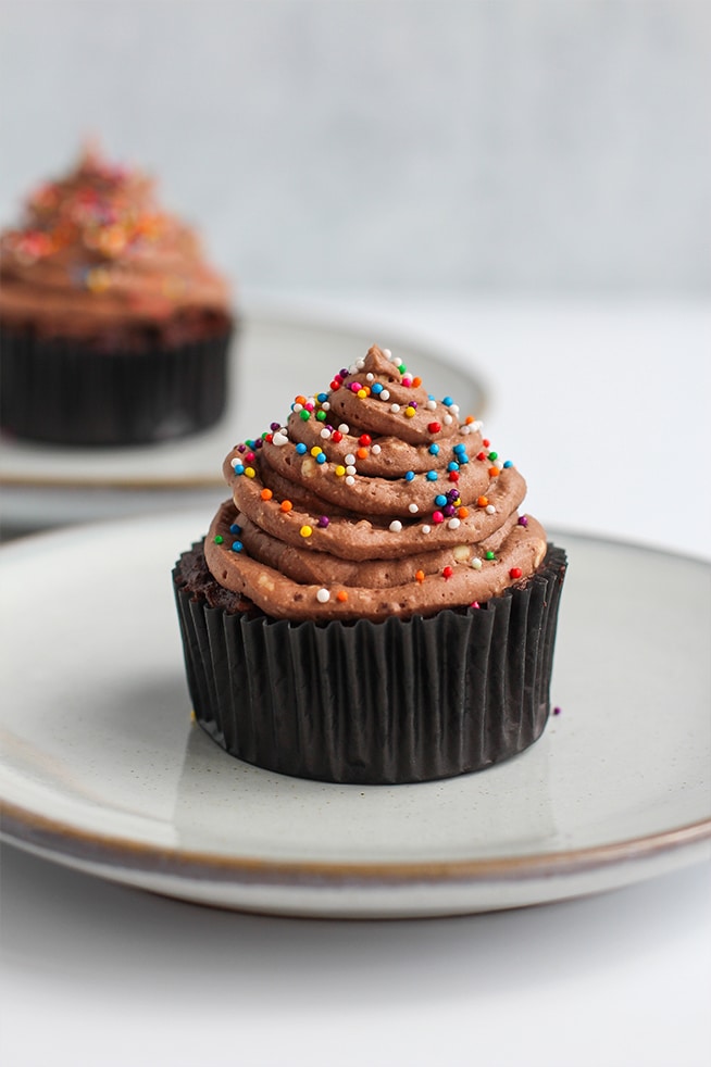 Chocolate Cupcakes with New Simply Delish Chocolate Frosting by @klean.kate Close Up