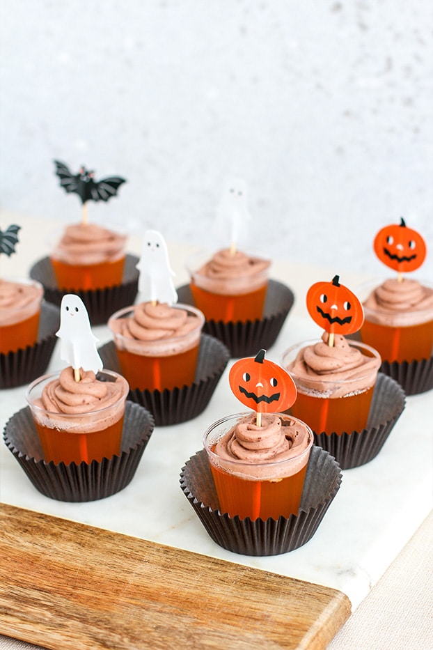 Chocolate Orange Halloween Cups by @klean.kate with Simply Delish Chocolate Frosting and Orange Jel