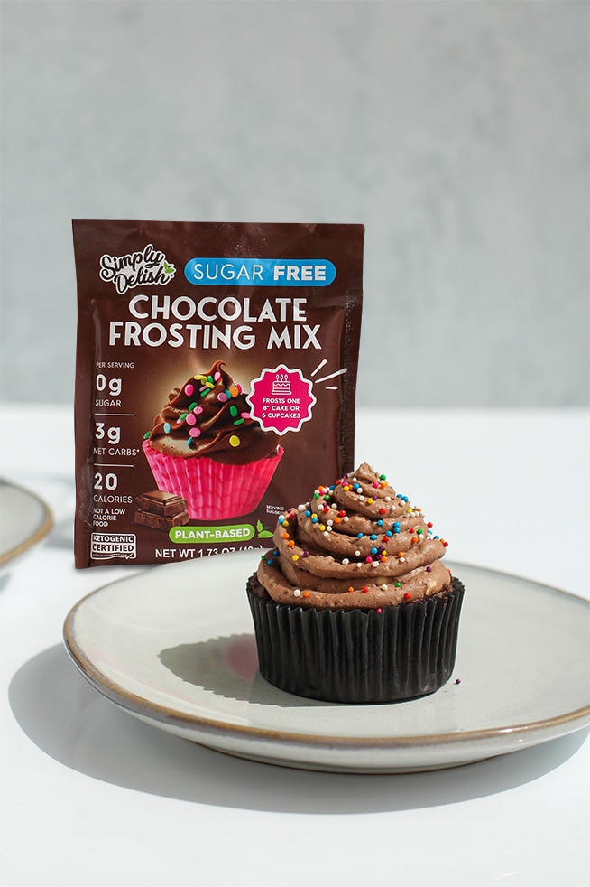Chocolate Cupcakes with New Simply Delish Chocolate Frosting by @klean.kate Featured Image